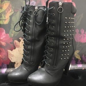 lace up Booties